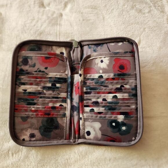 Lug Tandem Wristlet - Picture 5 of 6